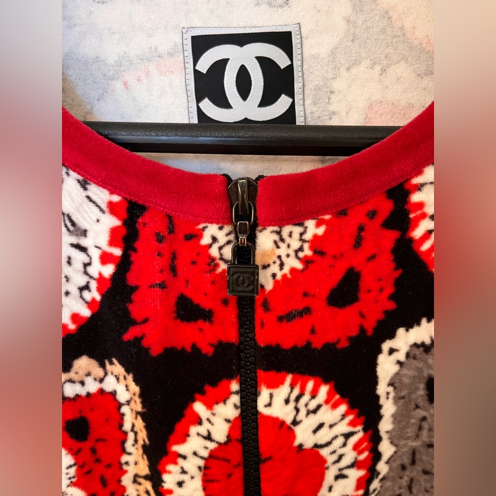 CHANEL 2009 Lagerfeld velvet patchwork print cardigan black red white. Sz 38 - Picture 3 of 15